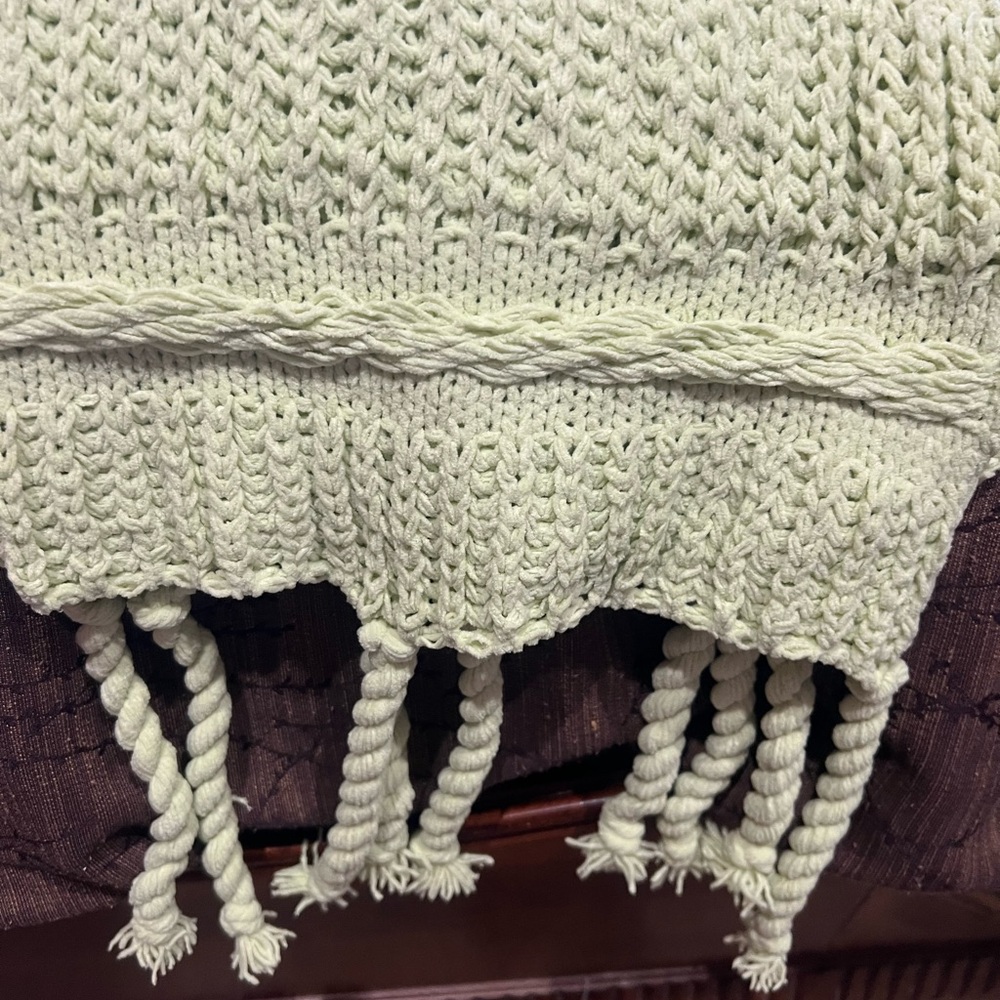 Emryn House Chunky Knit Throw, 50” x 60”, fern green - Picture 5 of 7